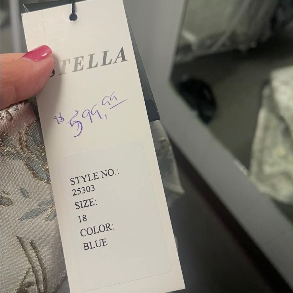 Stellah Floral Dress in silver and gray - Picture 4 of 5